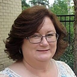 Lisa Henderson, Office Manager